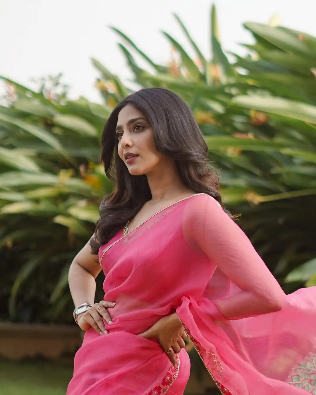 Aishwarya Lekshmi in Pink Color Saree Sleeveless Blouse